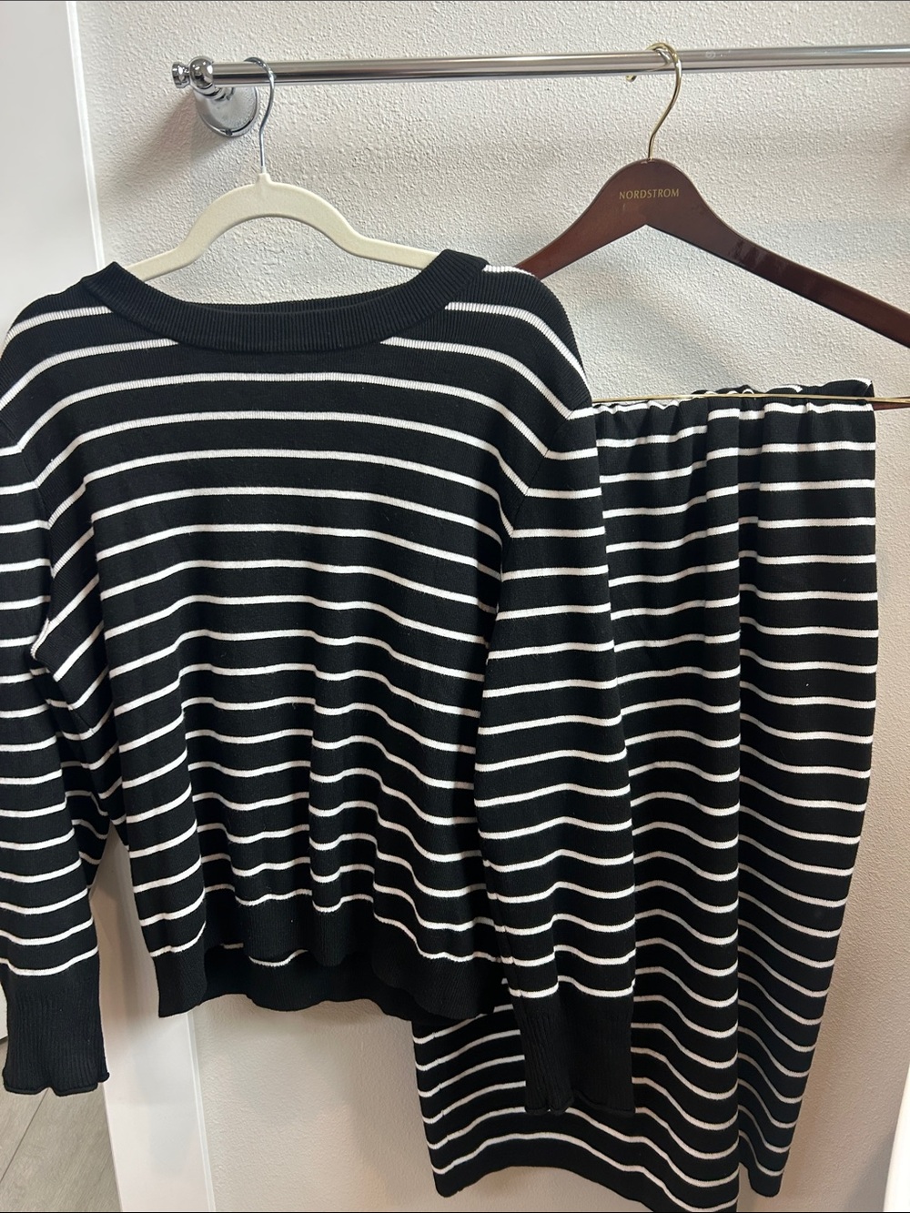 Striped Black & White Crewneck Sweater - Classic Knit